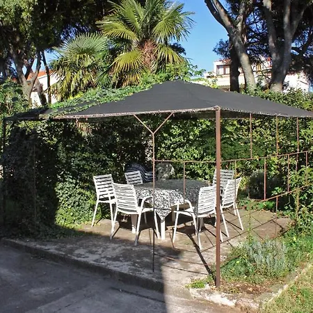 With A Parking Space - 5852