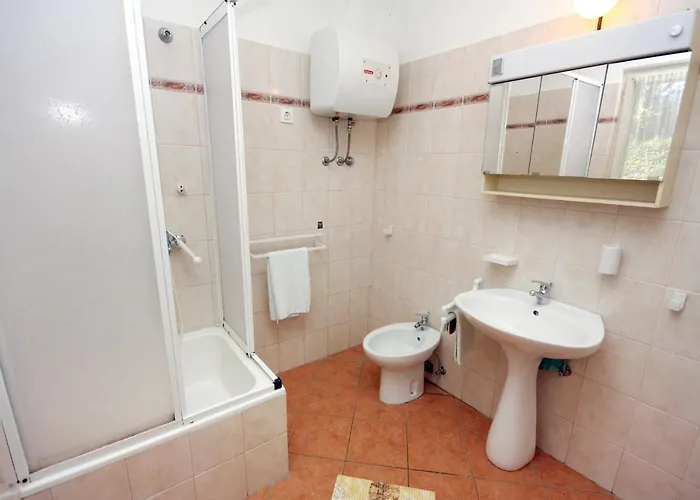 Apartman With A Parking Space - 5852 *