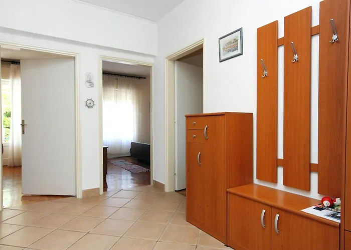 Apartman With A Parking Space - 5852 *