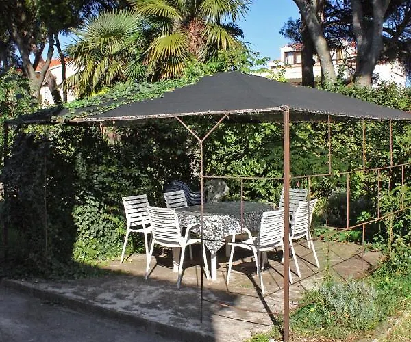 With A Parking Space - 5852