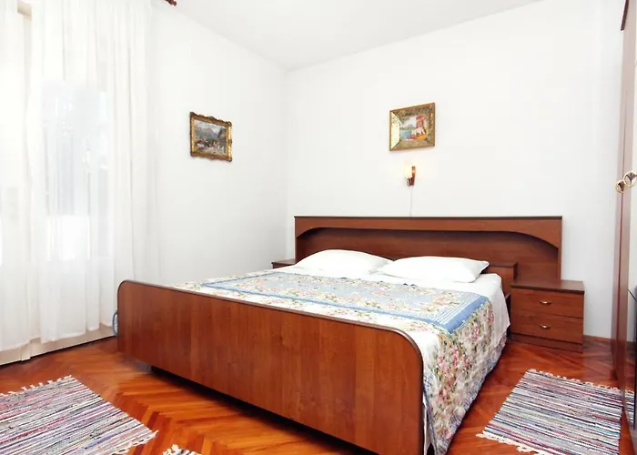 With A Parking Space - 5852