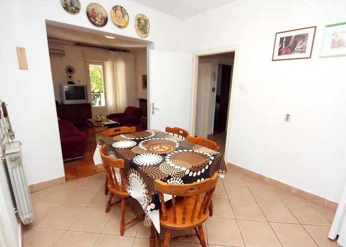 With A Parking Space - 5852 * זאדאר